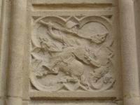 Lyon, Cathedrale St-Jean apres renovation, Portail, Plaque gravee, St Georges tuant le dragon